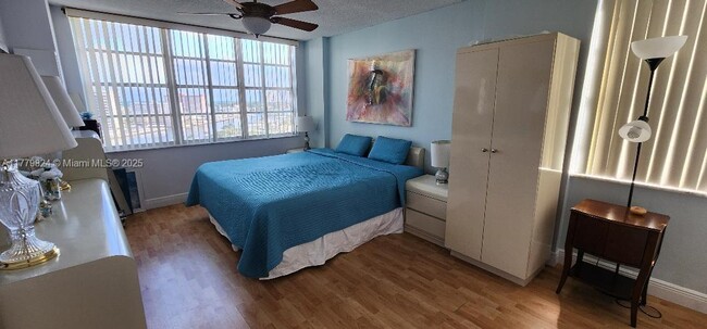 Building Photo - 137 Golden Isles Dr