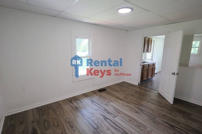 Building Photo - Two Bedroom House