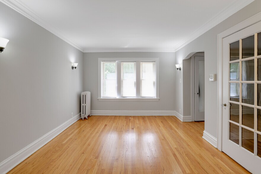 Building Photo - 4514 N Wolcott Ave