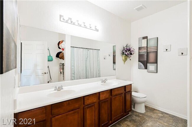 Building Photo - Beautiful townhouse for Rent!