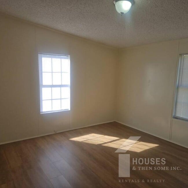 Building Photo - 309 Ashwood Ln