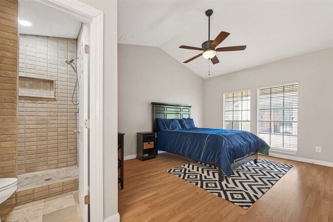 Building Photo - 2211 S Kirkwood Rd