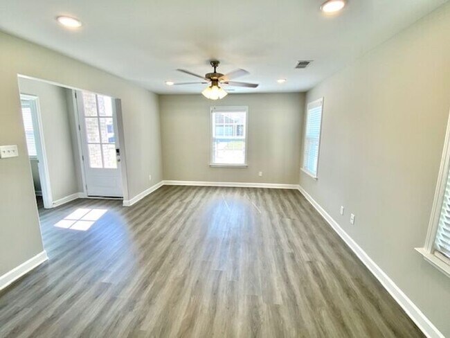 Building Photo - Now Leasing in Southaven @ Rasco Farms- 4-Bedroom 2.5 Bath Home-Availalbe Now!