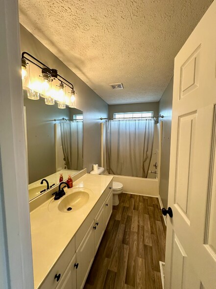 Building Photo - 142 Braxton Park Ln