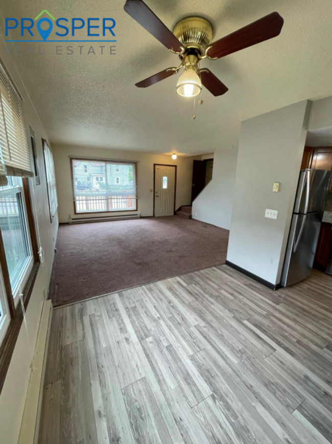 Building Photo - Great 4 Bedroom Close to Water Street. Wil...