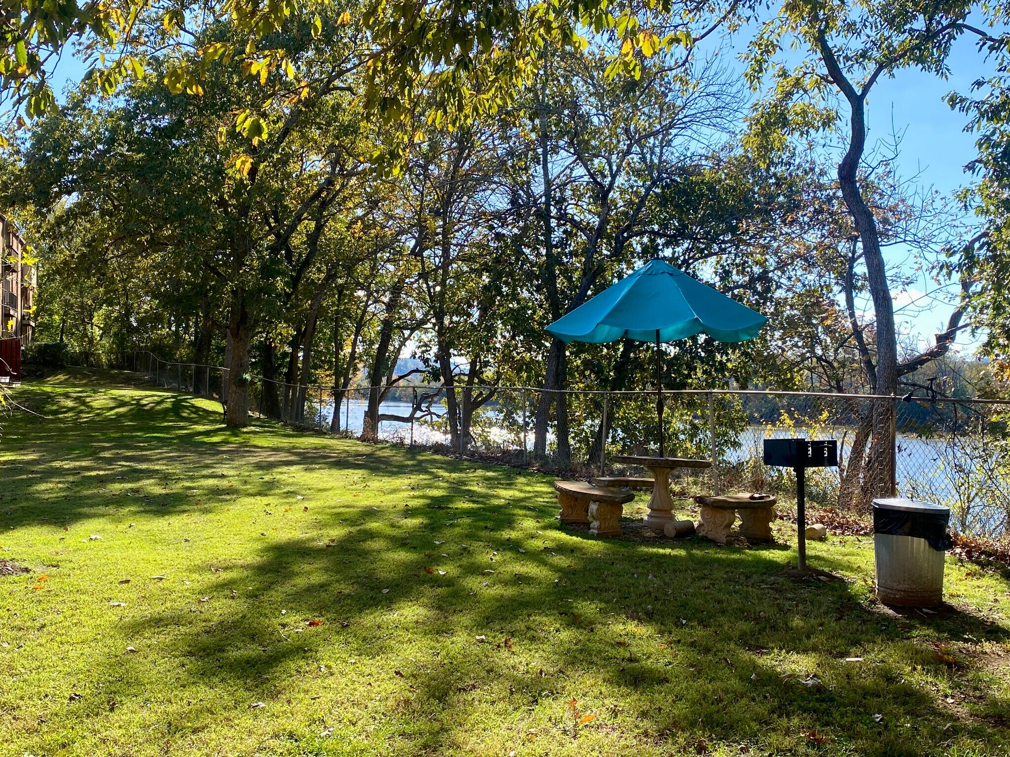 Building Photo - 515 Basswood Ave