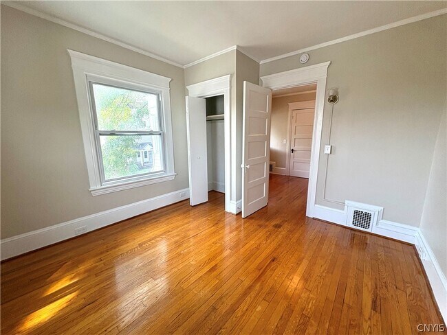 Building Photo - 71 Chedell Pl