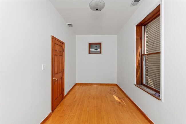 Building Photo - 1707 N Fairfield Ave