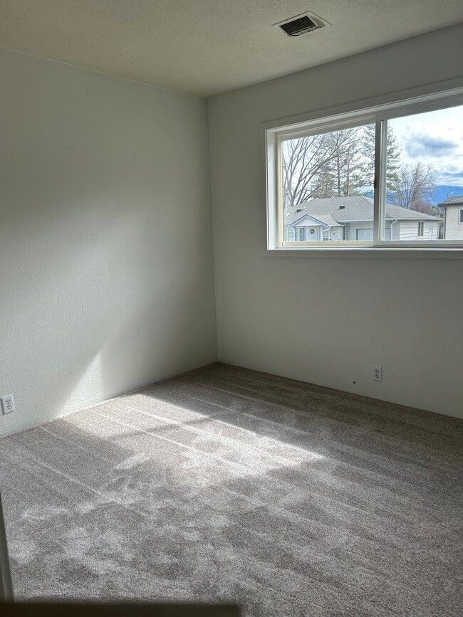 Building Photo - 918 Knapp St