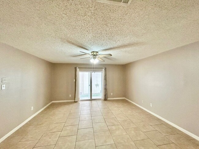 Building Photo - 3BED/2BATH Home For Rent Near Steubing Ranch! Available Now!