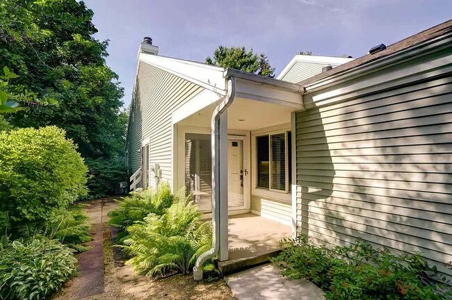 Building Photo - 11 Gray Birch Trl