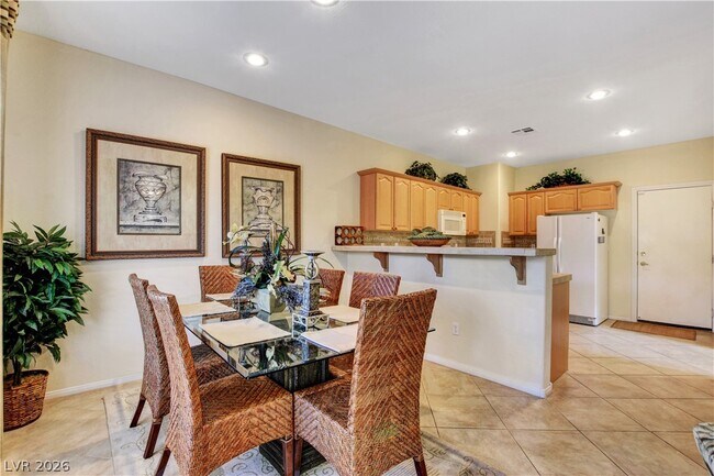 Building Photo - 251 Queens Ct