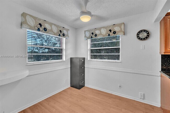 Building Photo - 1000 SW 125th Ave