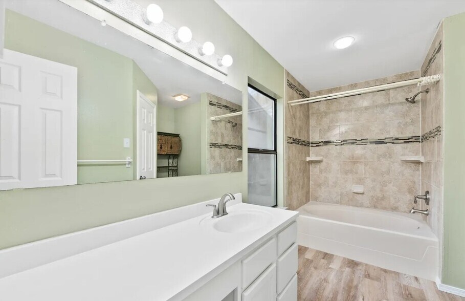 Building Photo - 9135 Deer Vlg