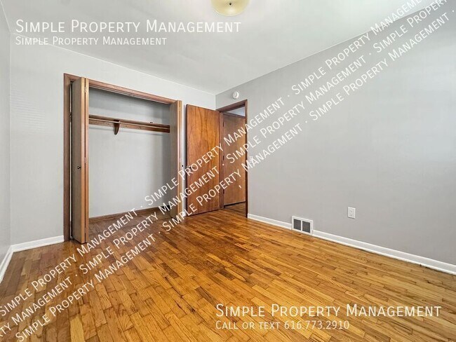 Building Photo - 1722 Diamond Ave NE