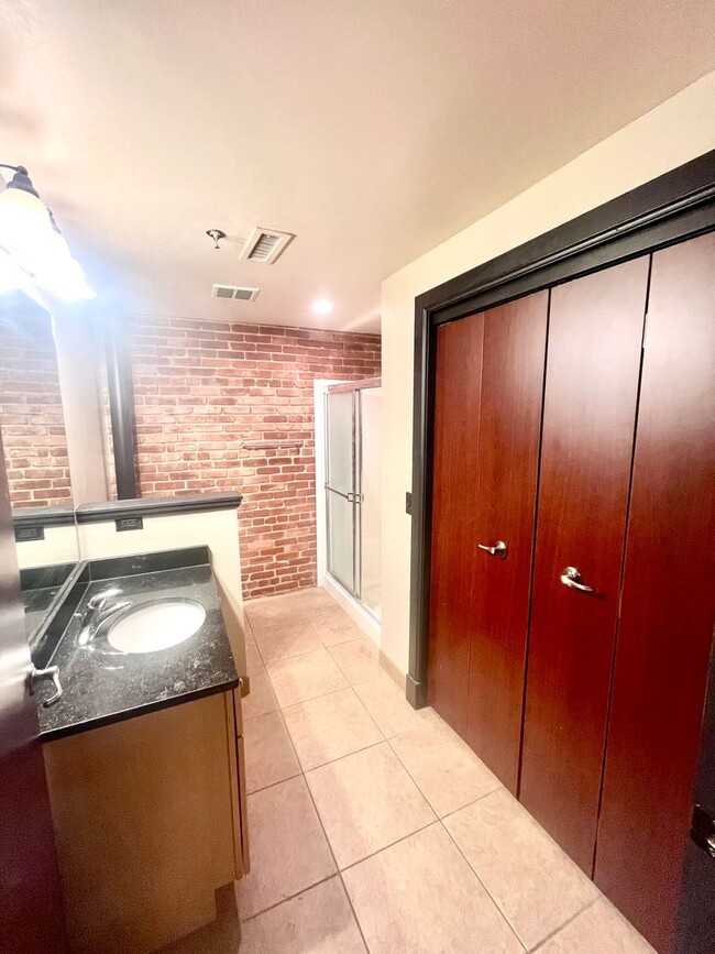 Building Photo - Beautiful Loft in Downtown Springfield