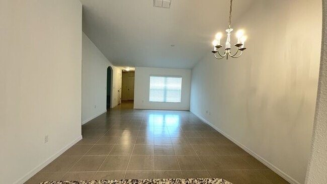 Building Photo - new 4BR duplex