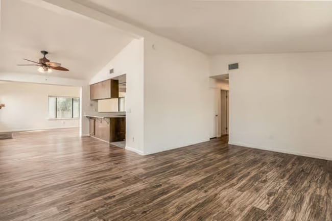 Building Photo - 161 Bender Cir