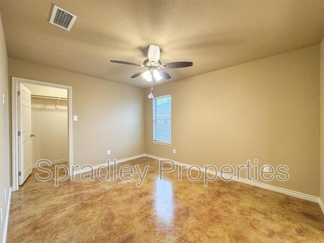 Building Photo - 1040B Edwards Dr
