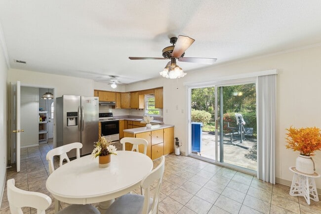 Building Photo - AVAILABLE NOW! (Pet Friendly)