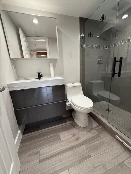 Building Photo - 2312 SW 81st Ave