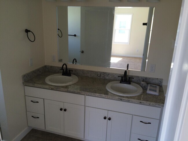 Building Photo - 108 Myrtle St