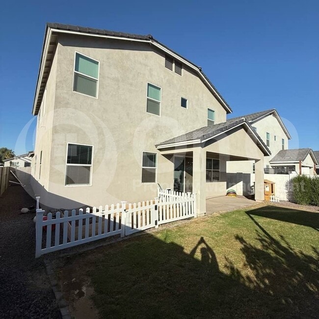 Building Photo - 145 E Mint Ln