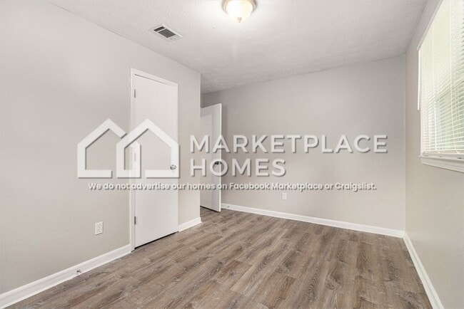 Building Photo - 3004 Twelve Oaks Cir