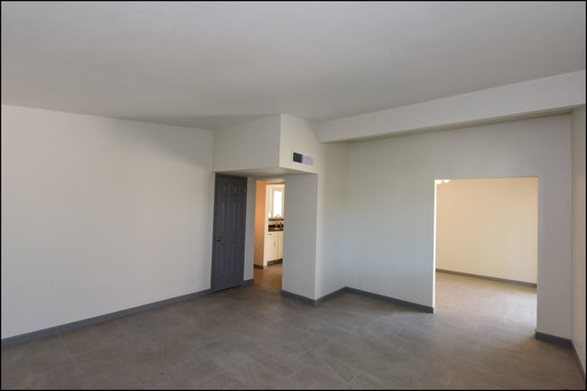 Building Photo - 10169 Dunbarton Dr