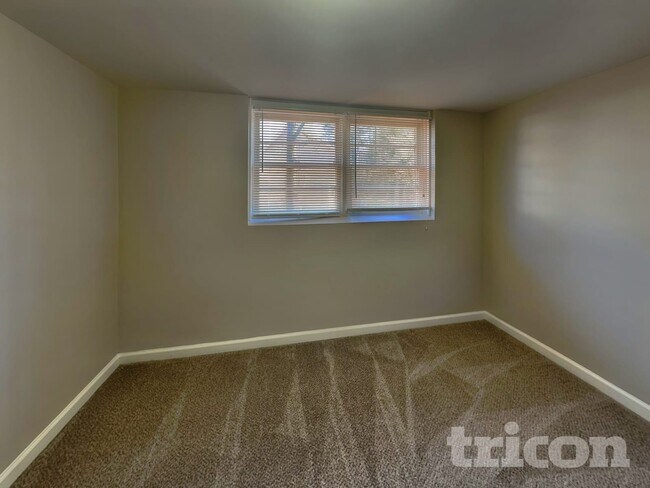 Building Photo - 4930 Sugar Creek Dr