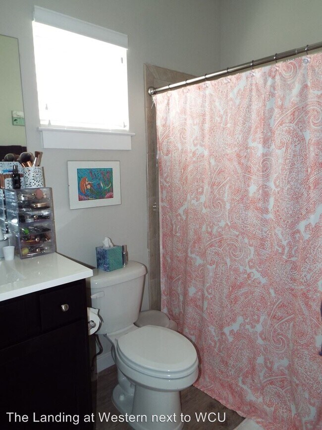 Building Photo - 5 br, 5.5 bath Room For Rent - 1 Landing Lane