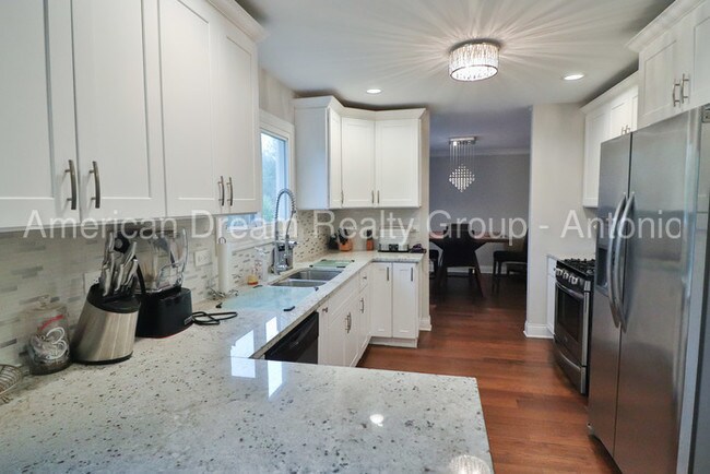 Building Photo - 28 Monterey Drive , Vernon Hills , IL , 60061