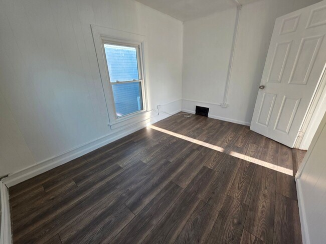 Building Photo - 47 Elmendorf St