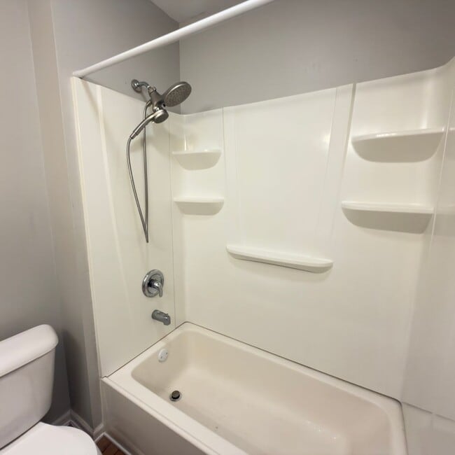 Building Photo - Updated 4-Bedroom Home!