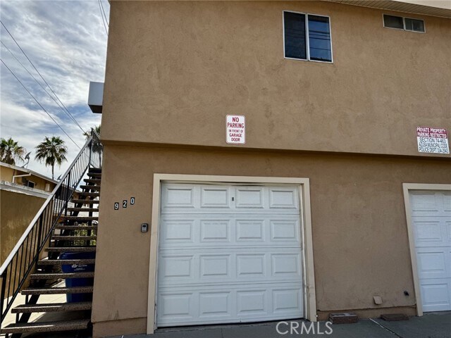 Building Photo - 920 N Alameda Ave