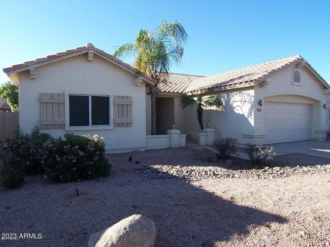 Building Photo - 1561 E Stanford Ave