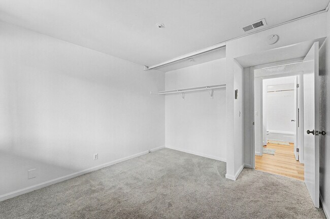 Building Photo - 1453 Neotomas Ave