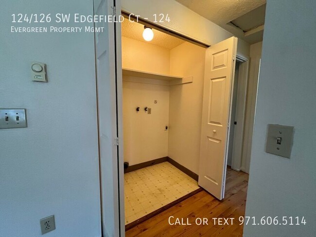 Building Photo - 124/126 SW Edgefield Ct-124
