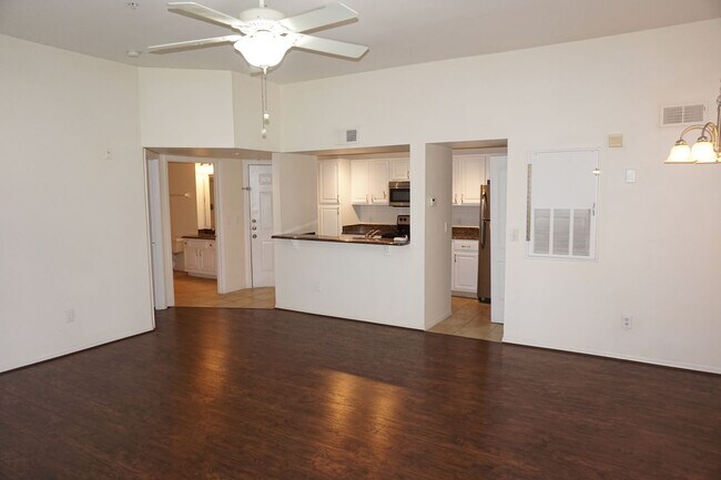 Building Photo - 400 Summit Ridge Pl