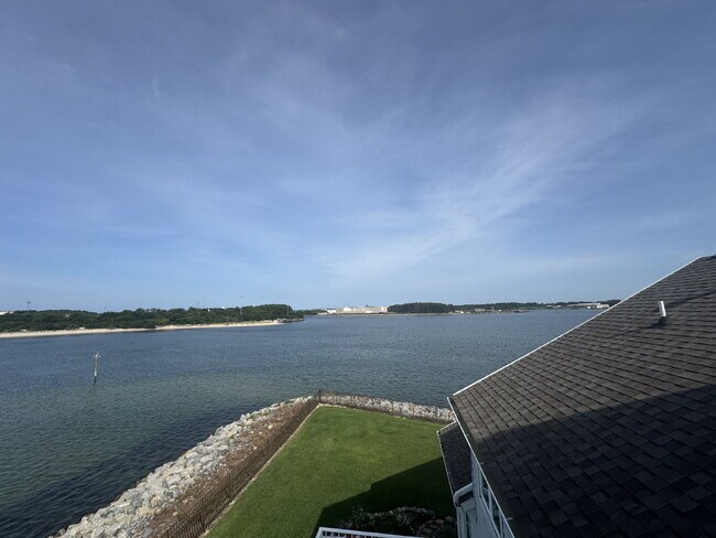 Building Photo - BAY POINT CONDOMINIUMS / Norfolk