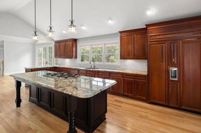 Building Photo - Spacious and Private Home in Biltmore Forest