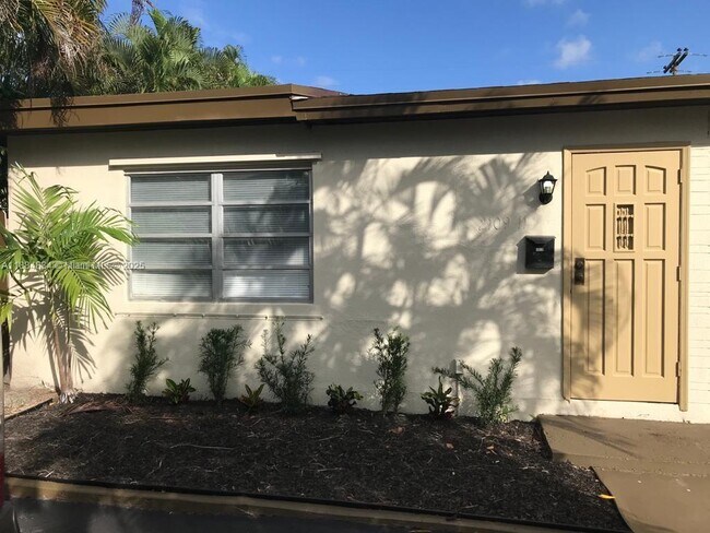 Primary Photo - 2109 N 17th Ct