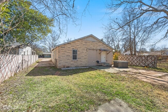 Building Photo - 1129 Boone St