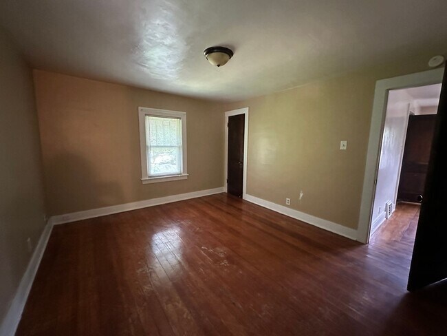 Building Photo - Fourth St 1707