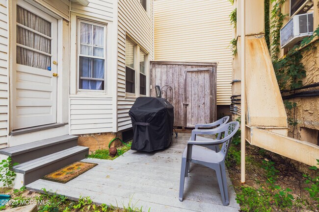 Building Photo - 3 Bath Ave