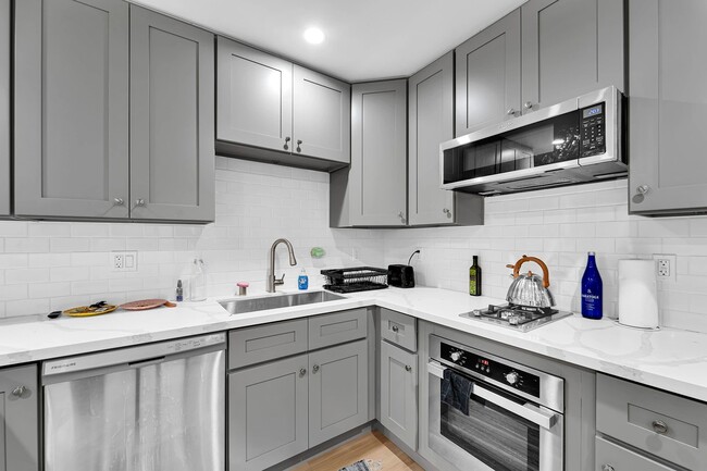 Building Photo - 1240 W 29th St