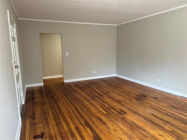 Building Photo - 19 Bradley Dr