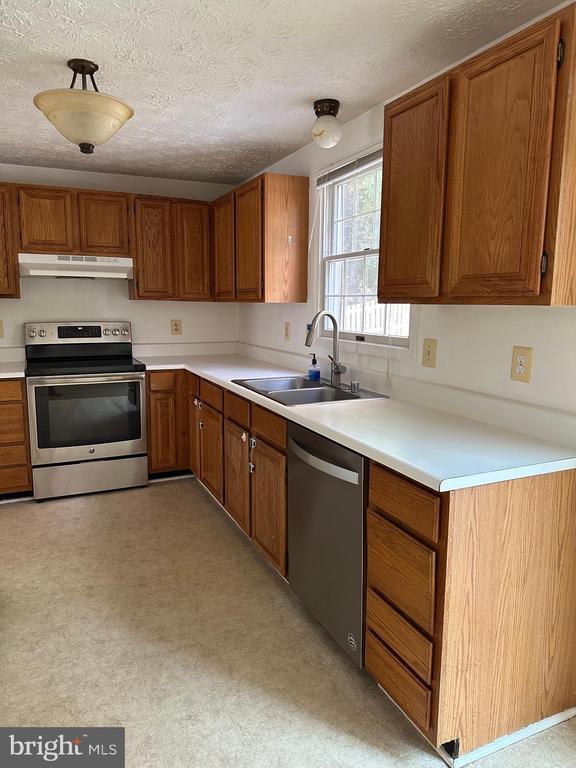 Building Photo - 4313 Lamarre Dr