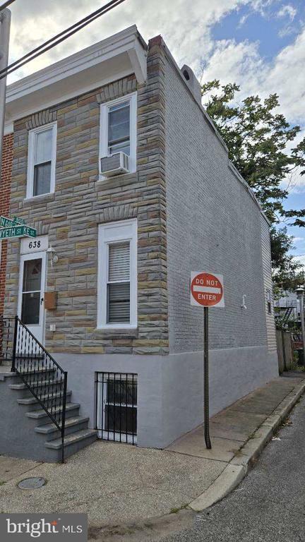 Building Photo - 638 Wyeth St
