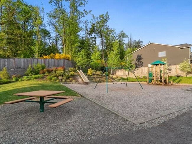 Building Photo - 4bd/2.5ba Covington House